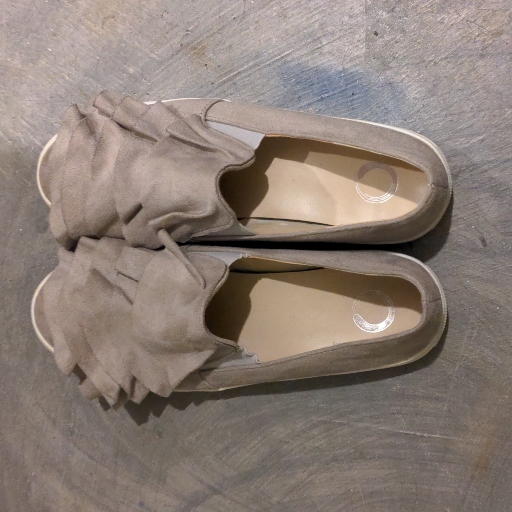 Cocoa Ruffle Flats